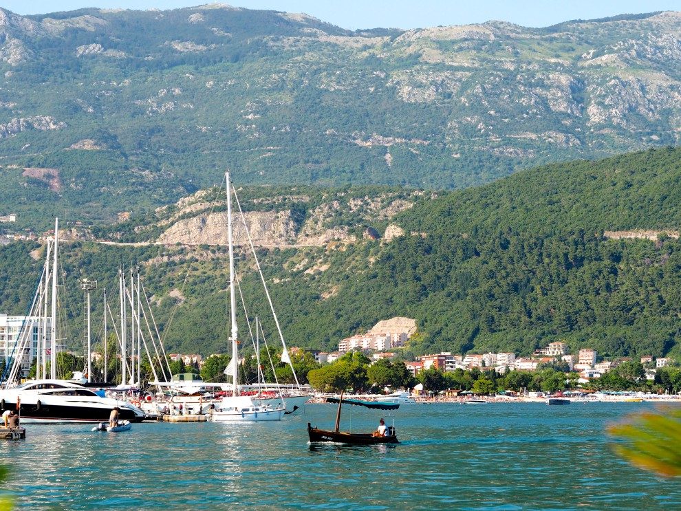 Budva Montenegro is de bekendste badplaats, maar ook erg toeristisch. Roadtrip door Montenegro