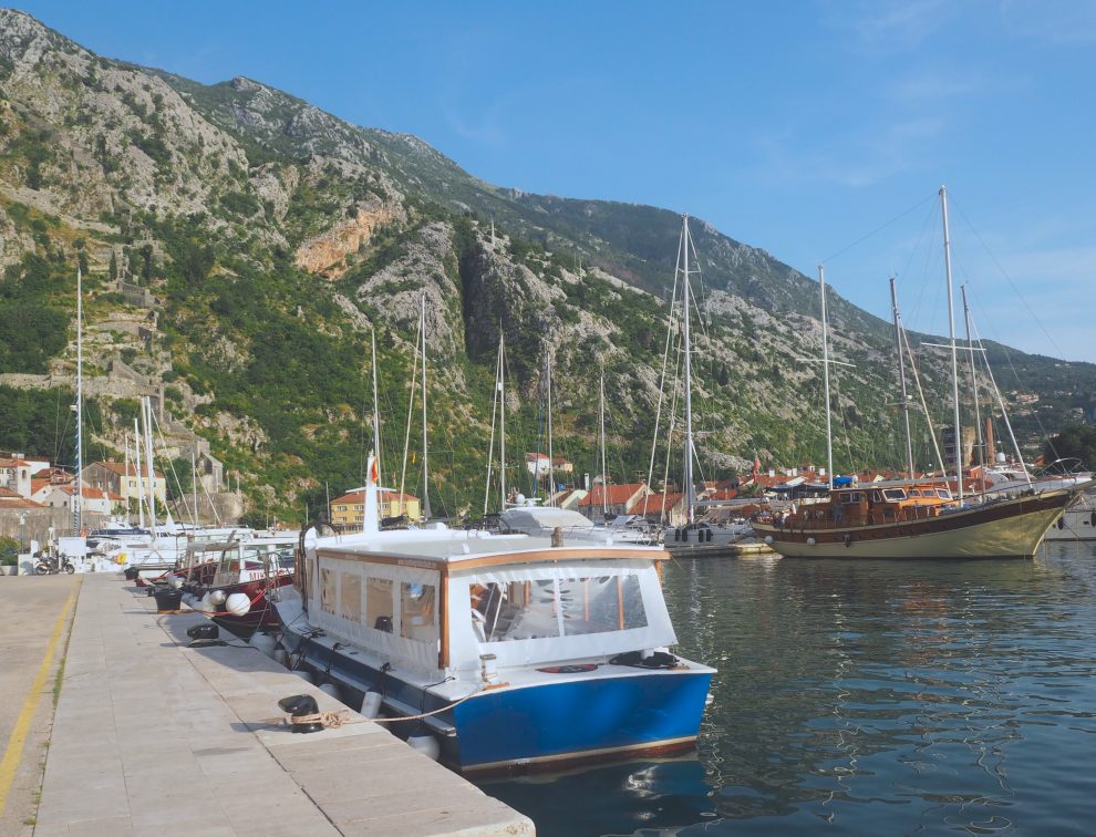 Kotor staat op de UNESCO werelderfgoed lijst en is de plek in Montenegro. Je mag deze dan ook niet overslaan tijdens een roadtrip door Montenegro