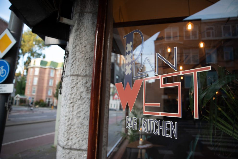 Cafe Plan West, voorheen Cafe de Krommerdt Andre Hazes kroeg, Amsterdam West De Baarsjes, Witte de Withstraat 188, Mingus Verhoeff, karaokebar in Amsterdam
