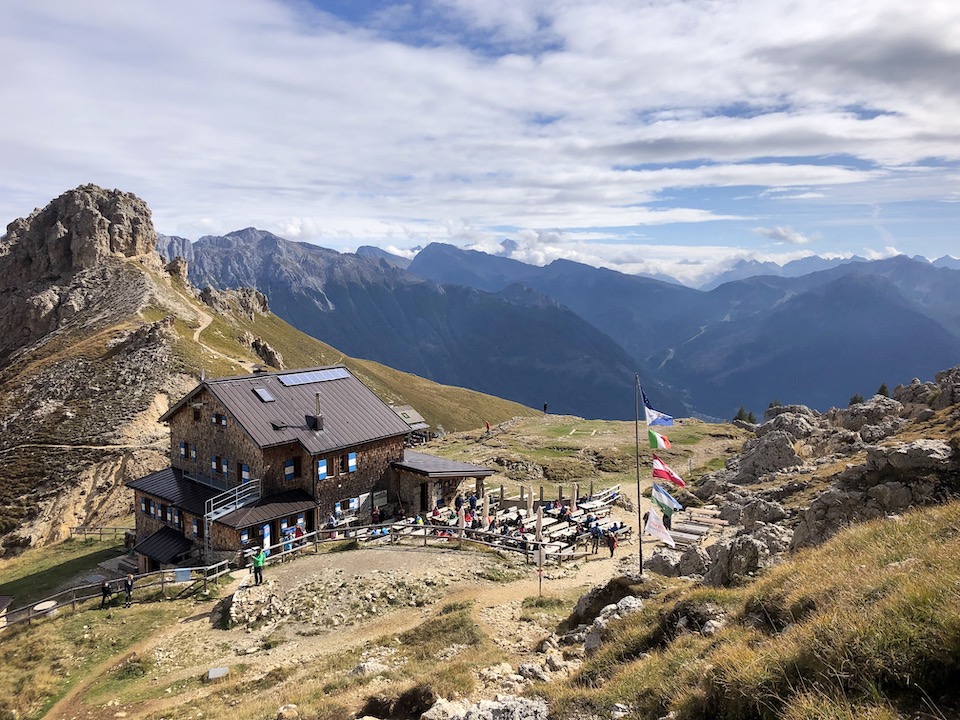 klettersteigen/via ferrata in Dolomieten. Alpine Zentrum Rosengarten. Vakantie Zuid Tirol Carezza klettersteigen/via ferrata in Dolomieten. Alpine Zentrum Rosengarten. Vakantie Zuid Tirol Carezza