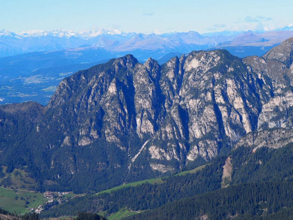 Vakantie naar Zuid Tirol, Dolomieten in de zomer - Rosengartengruppe - Vajolet Towers - how to reach Vajolet hut and Rifugio Re Alberto Vakantie naar Zuid Tirol, Dolomieten in de zomer - Rosengartengruppe - Vajolet Towers - how to reach Vajolet hut and Rifugio Re Alberto