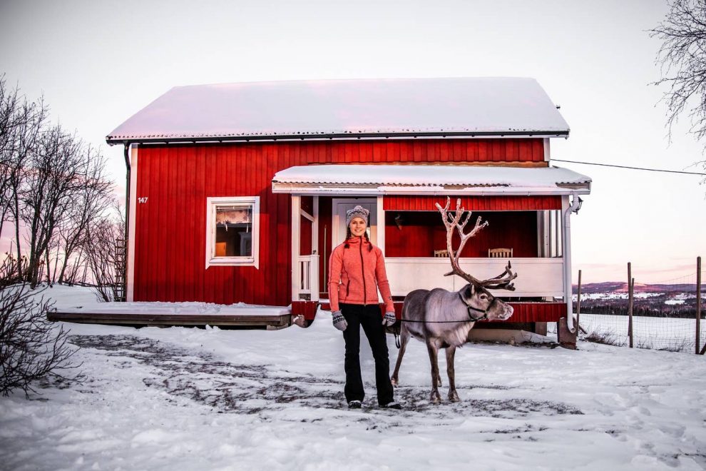 8x doen en winter tips voor Åre en Östersund in Jämtland Zweden.   Chloe Sterk Amandine Hach Rudolf and Ullis in Kluk wandelen met rendieren in zweden