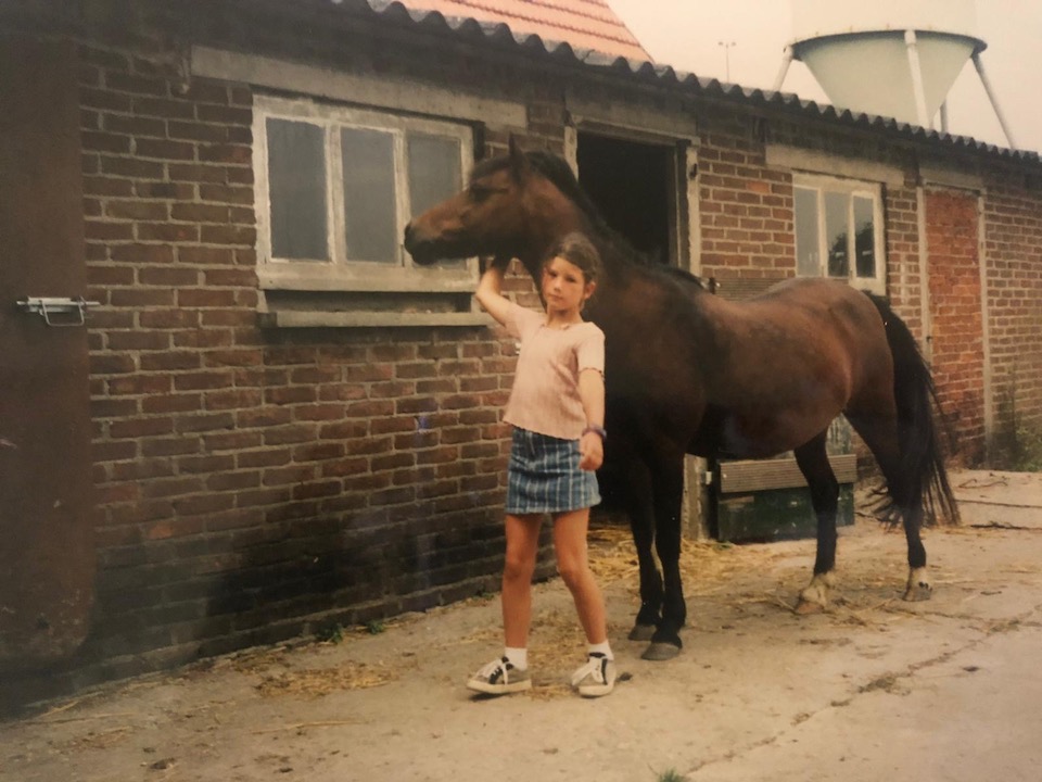 Chloe Sterk met eigen pony - niet geconfronteerd worden met jezelf 