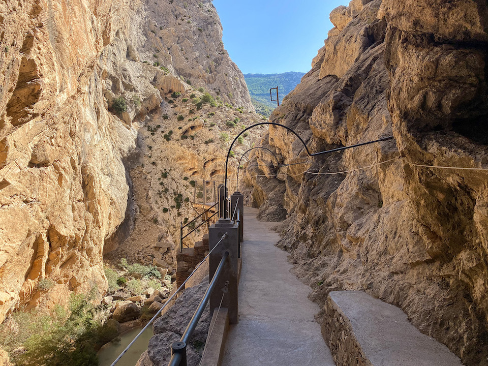 Oude ingang Caminito del Rey gevaarlijkste wandelroute van de wereld
