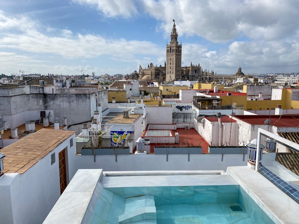 Mooiste zwembad in Sevilla met uitzicht op Giralda city spa
