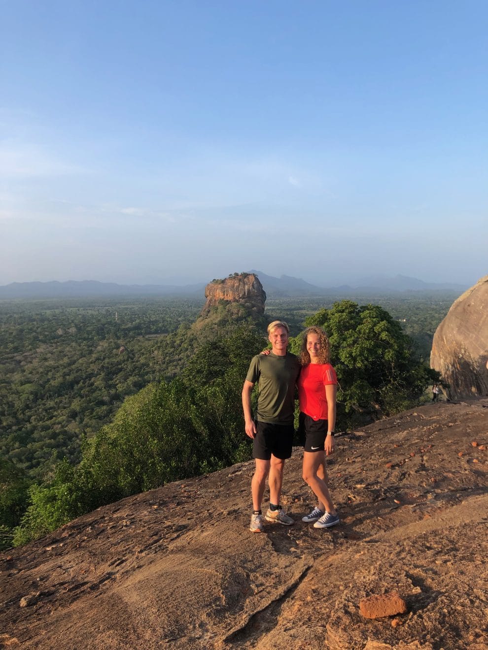 Pidurangala Rock / Loin Rock beklimmen rondreis Sri Lanka