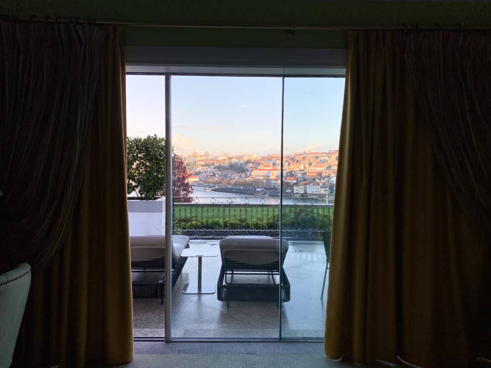Hotelkamers met uitzicht op Porto en zwembad luxe hotel nabij Porto