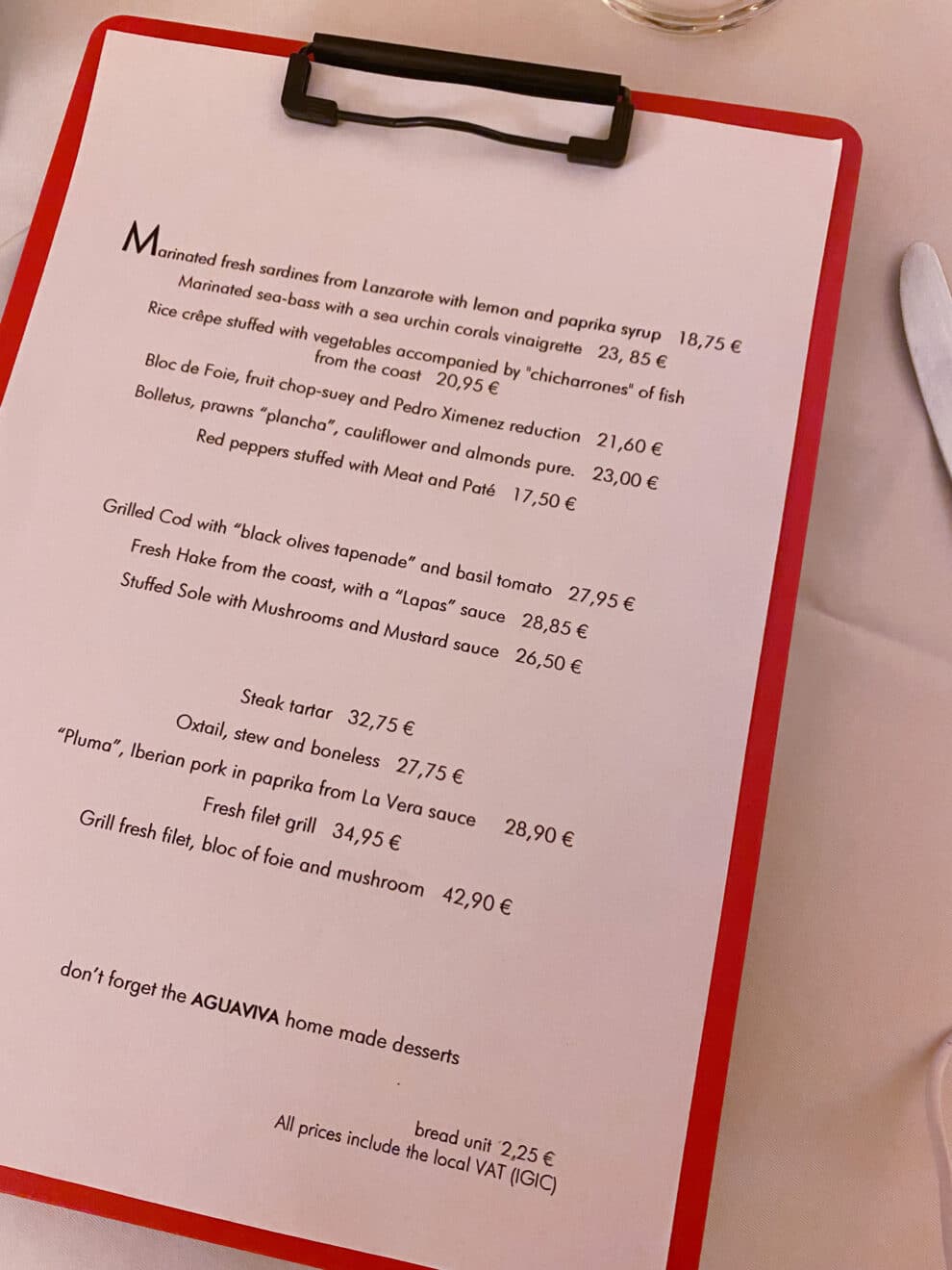 authentiek restaurant Lanzarote - Aguaviva - Playa Honda - huiskamer fine dining - menukaart