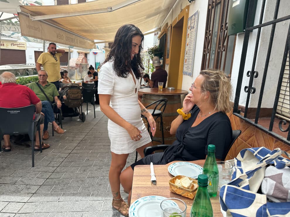 Amy in Ojen - alleen emigreren naar Zuid Spanje - voordelen, nadelen en tips - bar El Portero